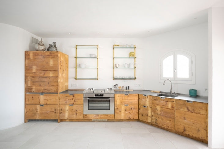 Kitchen of the Week: A Katrin Arens Design in Sardinia with 250-Year-Old Wood